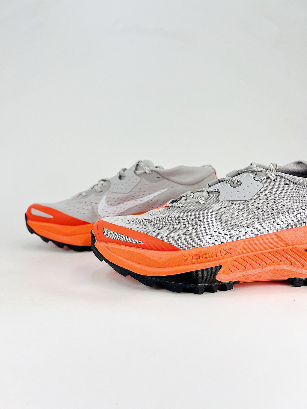 Nike ACG Sneakers - Light Gray & Orange