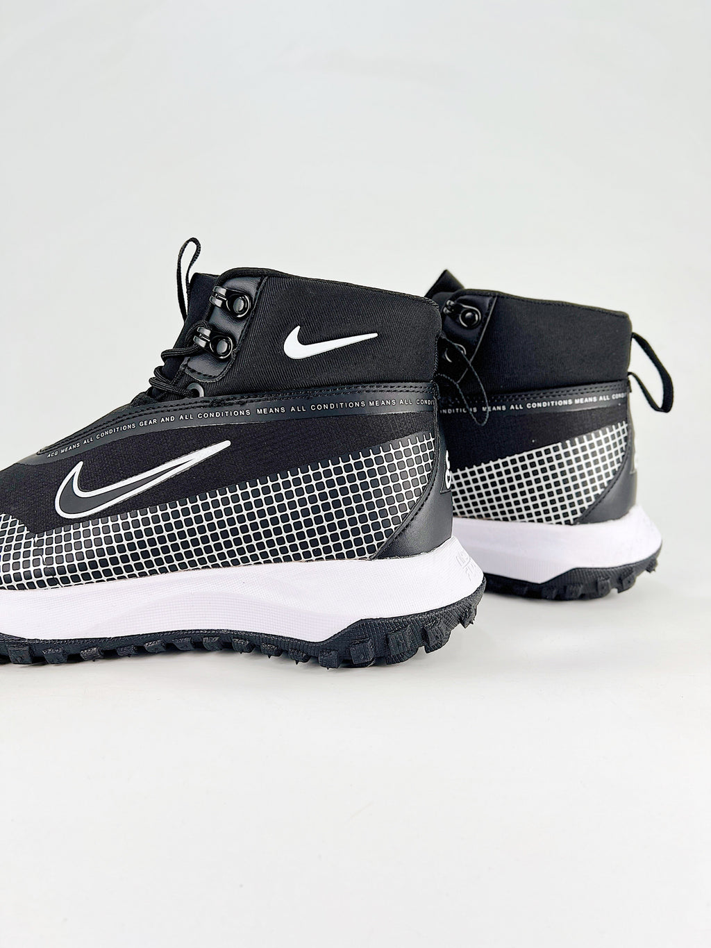 Nike ACG High-Top Boots - Black & White