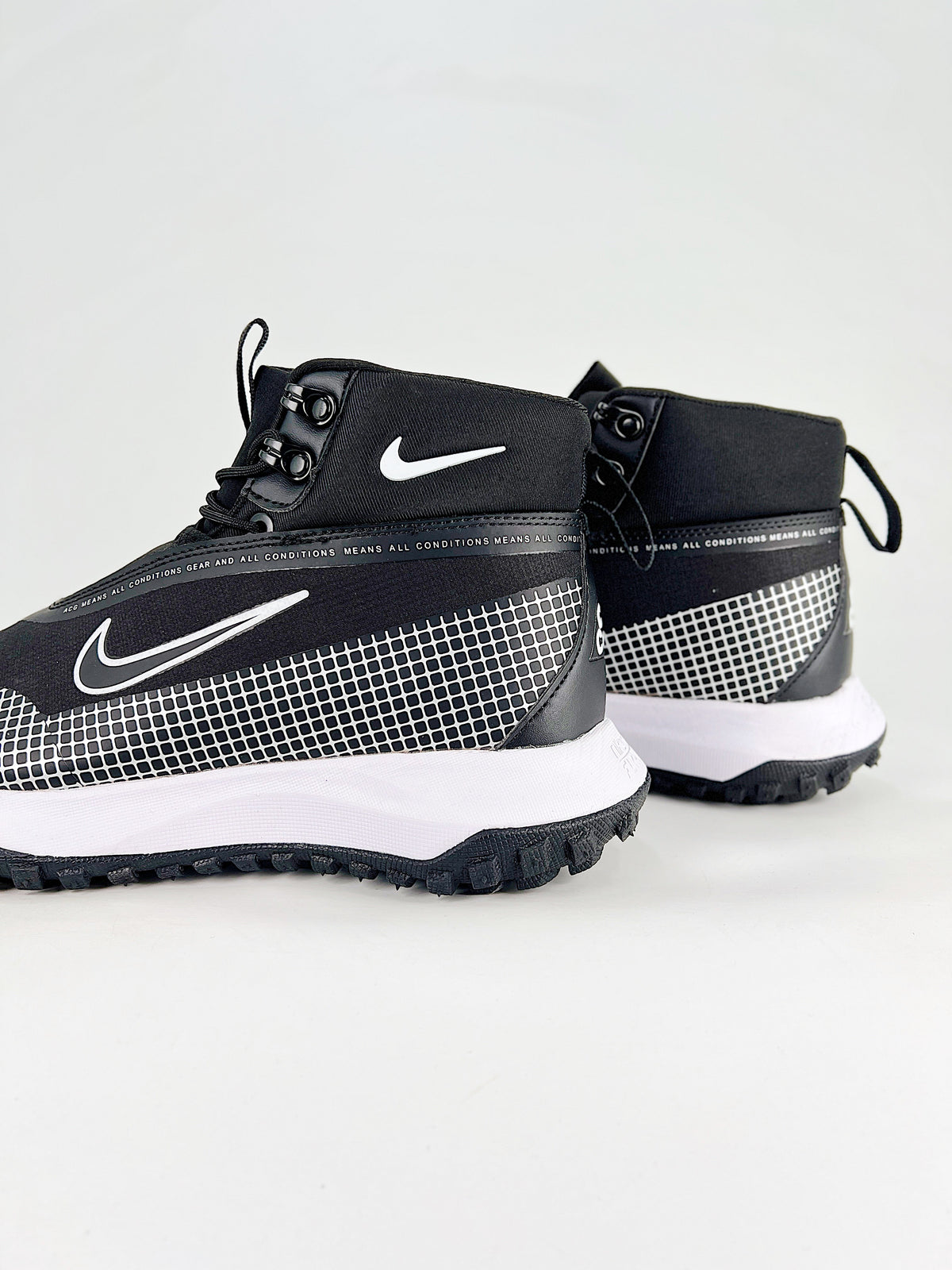 Nike ACG High-Top Boots - Black & White