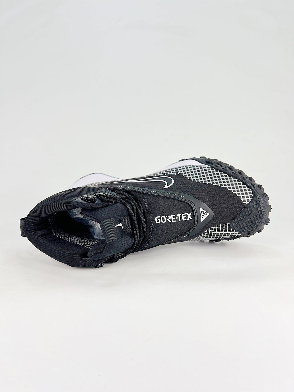 Nike ACG High-Top Boots - Black & White