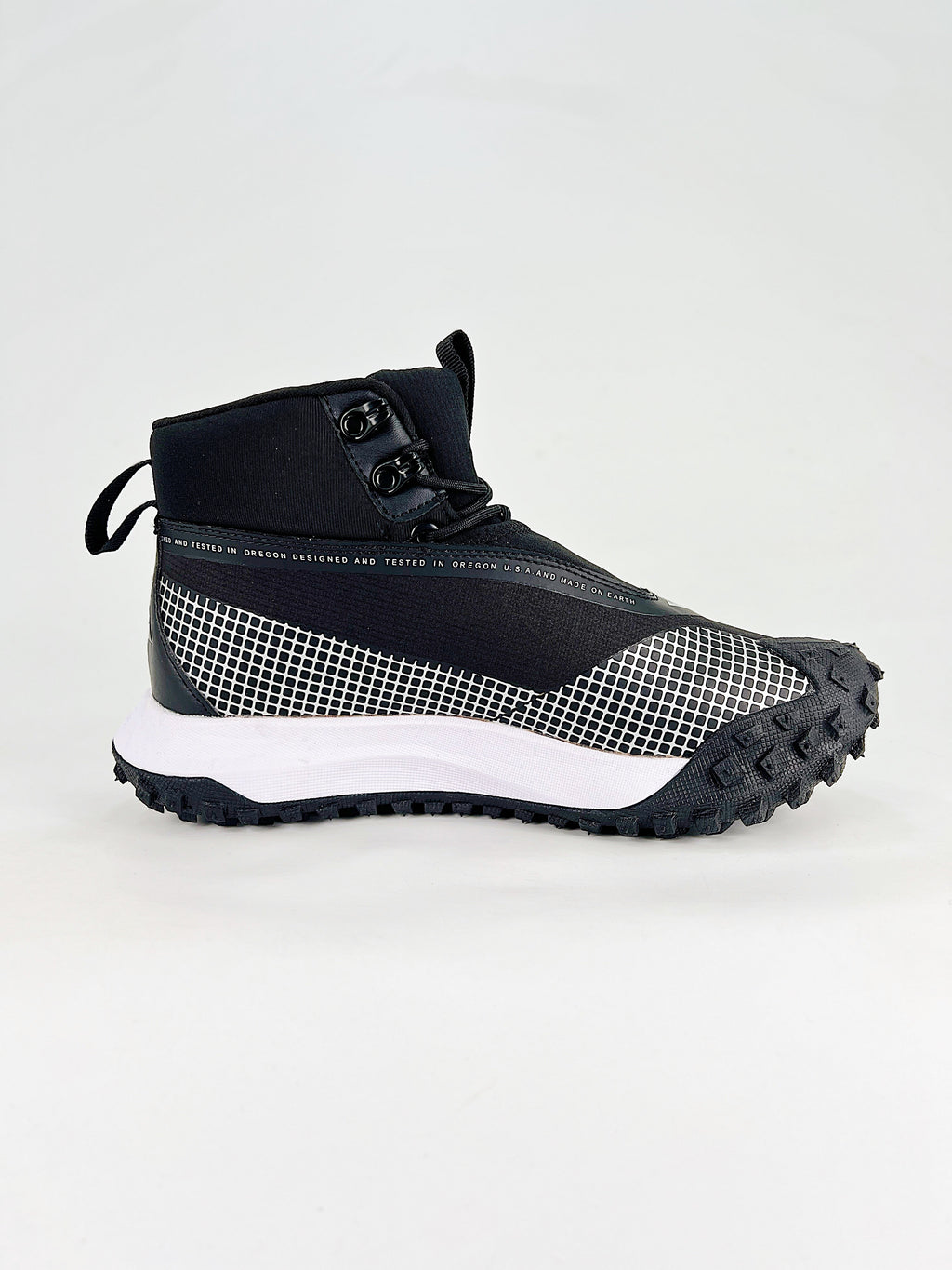 Nike ACG High-Top Boots - Black & White
