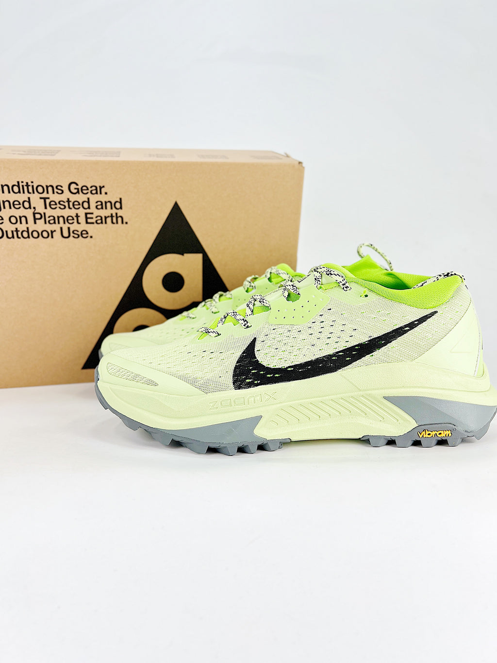 Nike ACG Sneakers - Pale Lime Green & Black