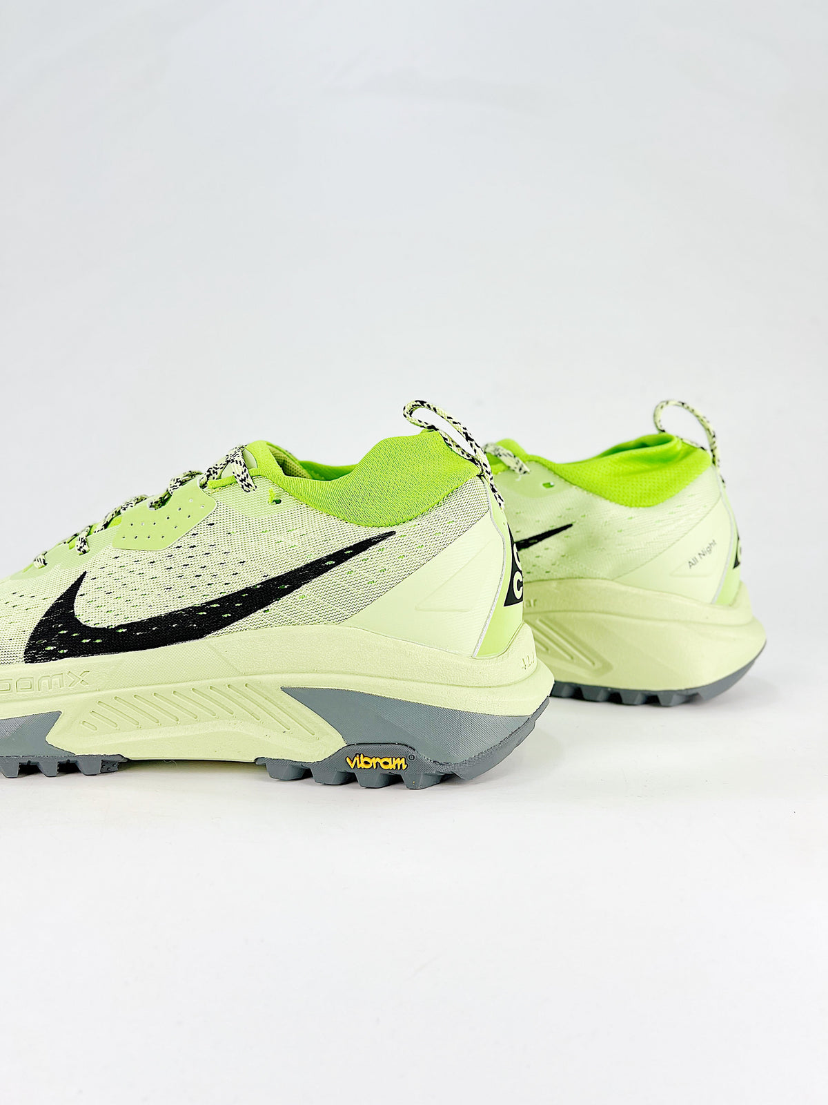 Nike ACG Sneakers - Pale Lime Green & Black