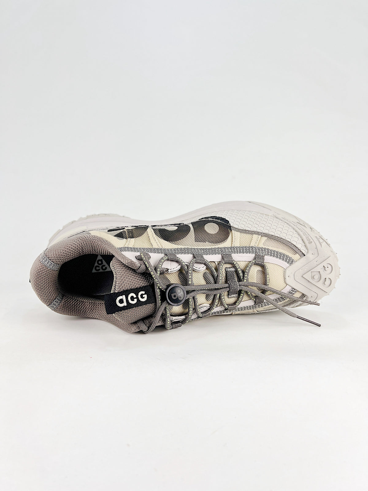 Nike ACG Mountain Fly 2 Low Shoes - Gray & Off-White