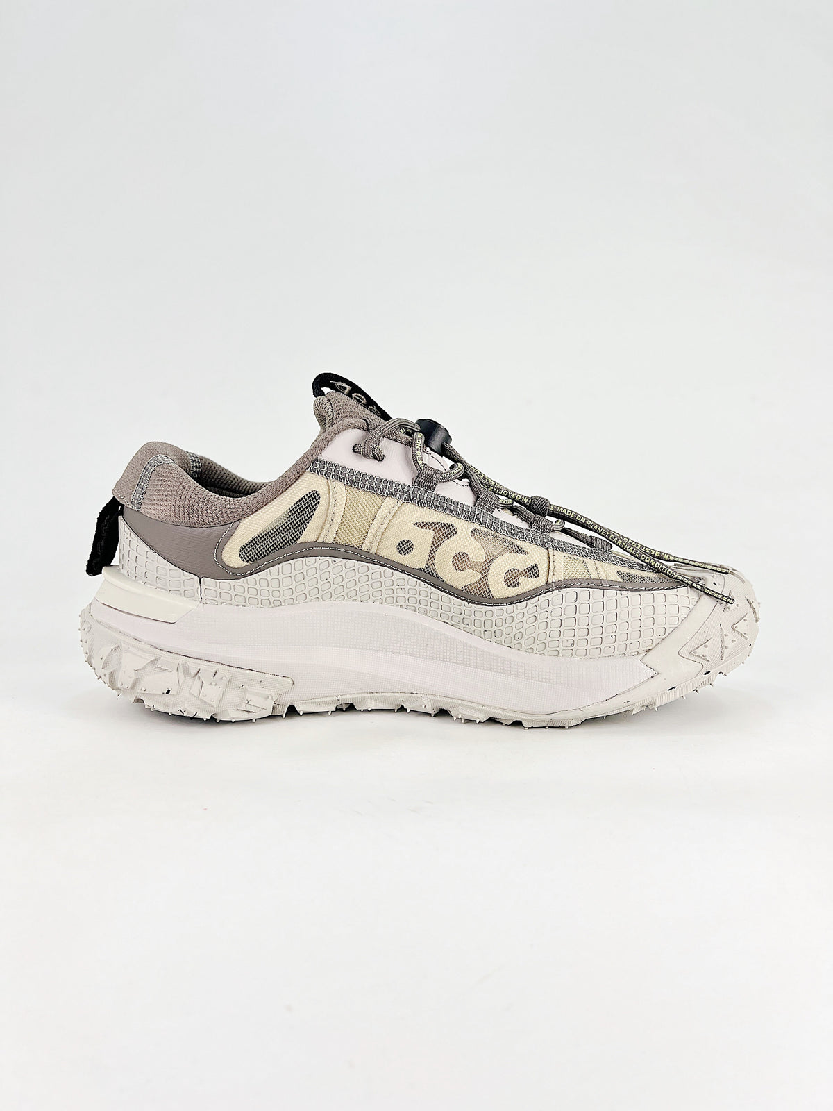 Nike ACG Mountain Fly 2 Low Shoes - Gray & Off-White