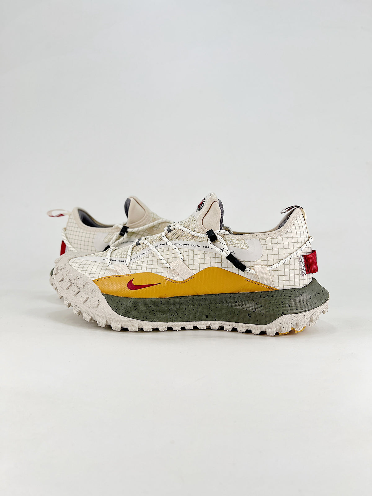 Nike ACG Low-Top Sneakers - Off-White & Gold