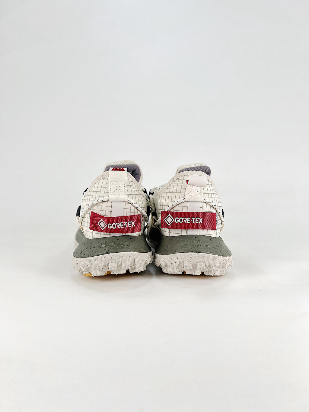 Nike ACG Low-Top Sneakers - Off-White & Gold