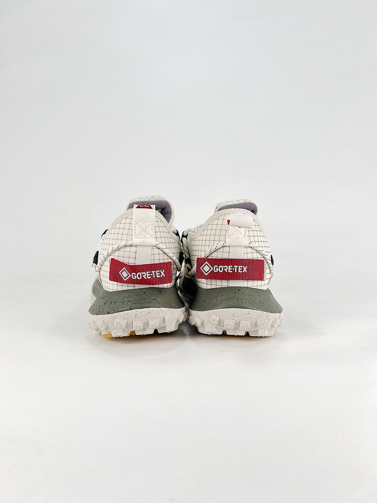 Nike ACG Low-Top Sneakers - Off-White & Gold