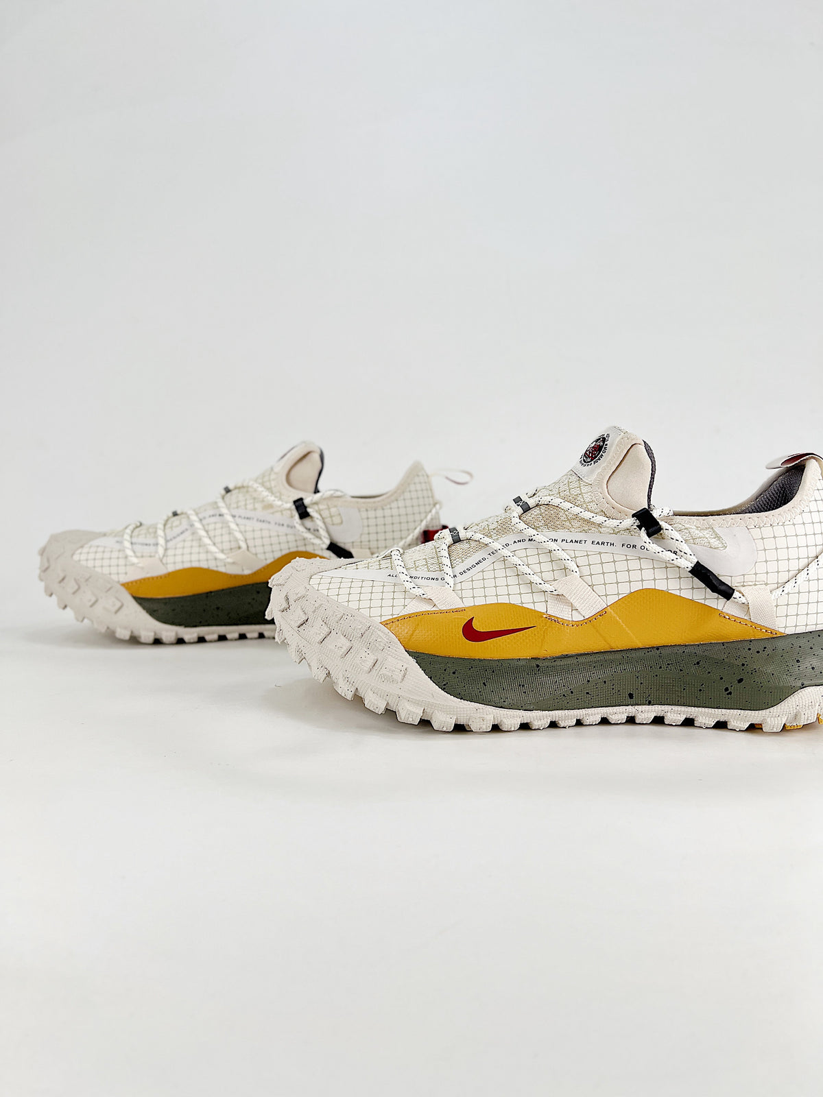Nike ACG Low-Top Sneakers - Off-White & Gold