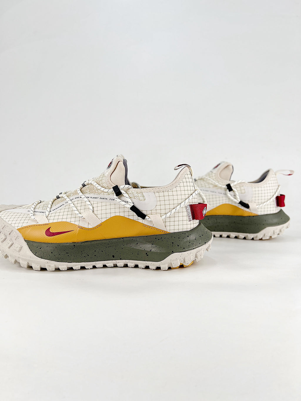 Nike ACG Low-Top Sneakers - Off-White & Gold