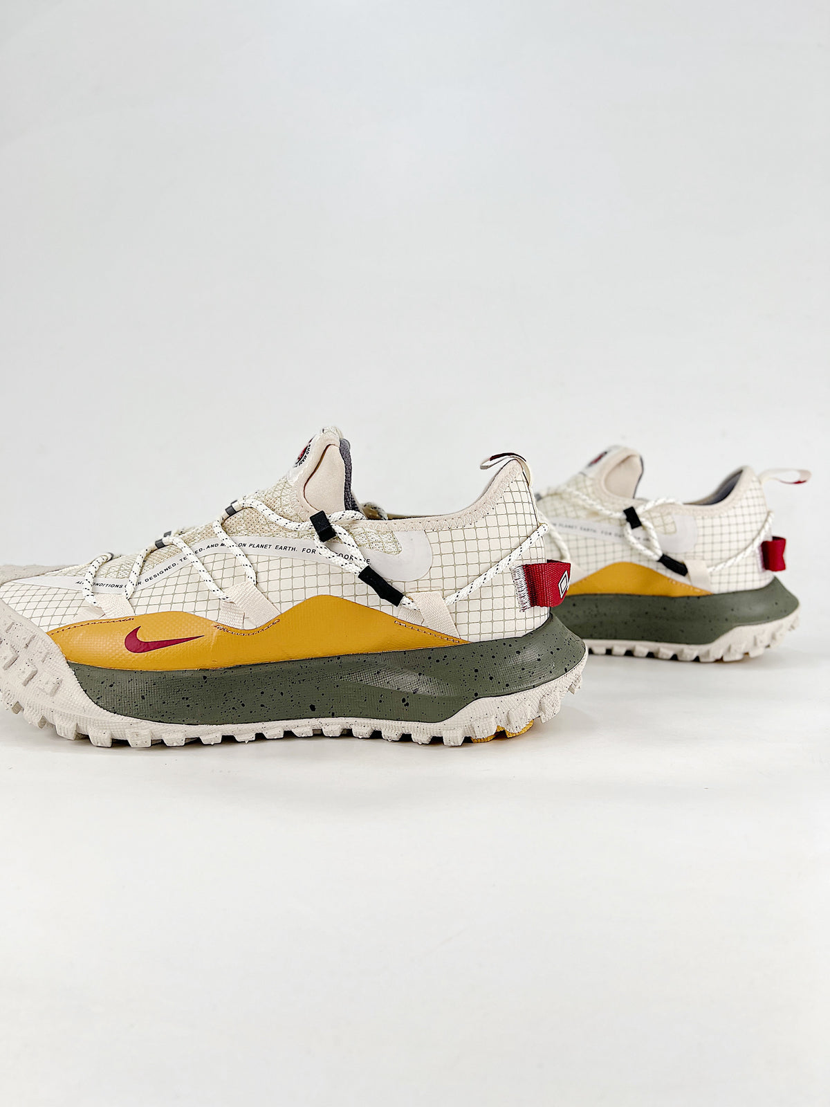 Nike ACG Low-Top Sneakers - Off-White & Gold