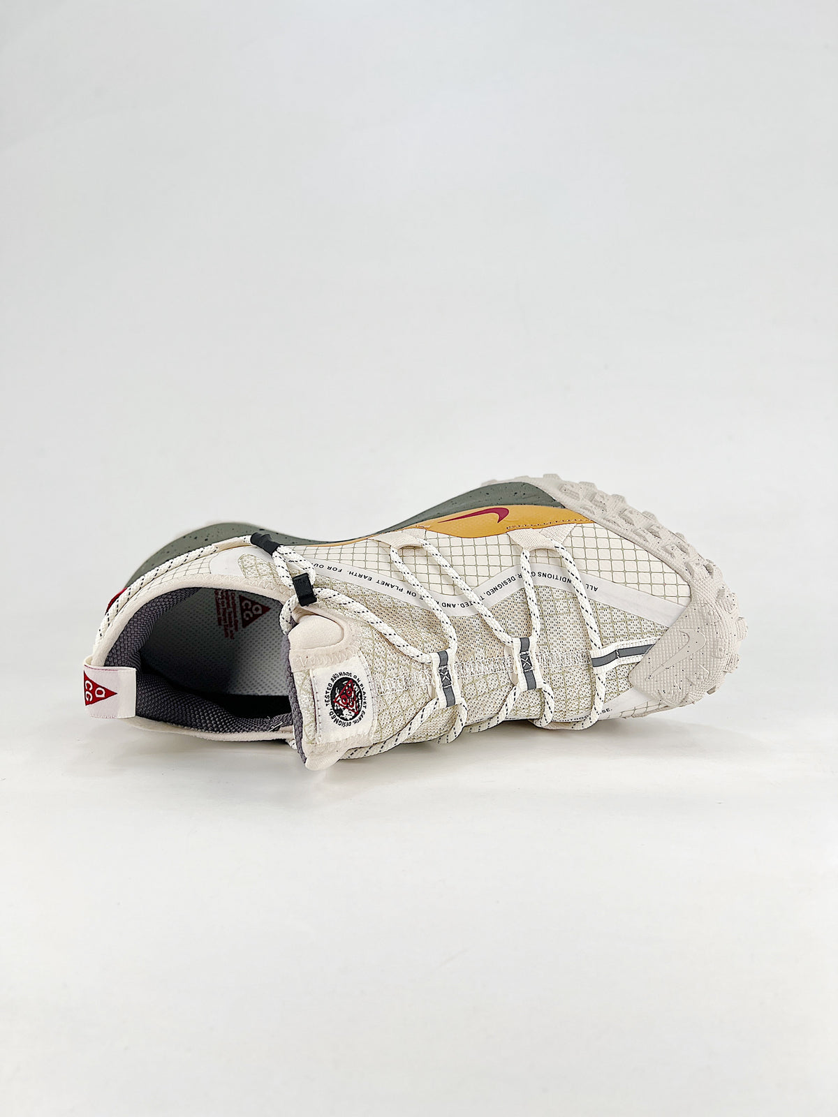 Nike ACG Low-Top Sneakers - Off-White & Gold