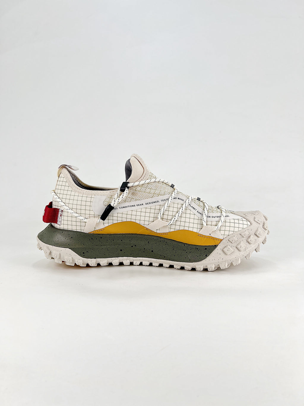 Nike ACG Low-Top Sneakers - Off-White & Gold