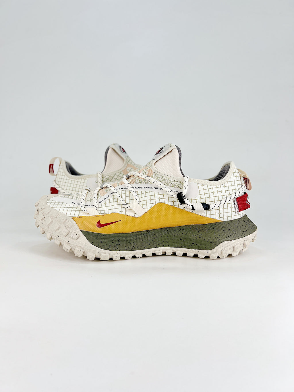 Nike ACG Mountain Fly Low - Sail, Gold & Olive