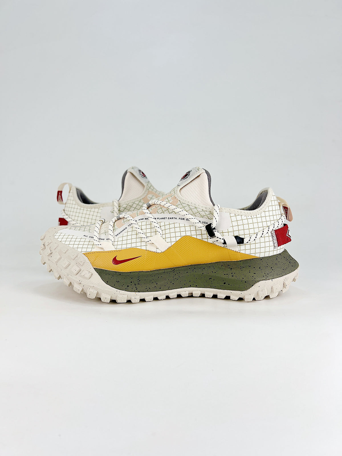 Nike ACG Mountain Fly Low - Sail, Gold & Olive