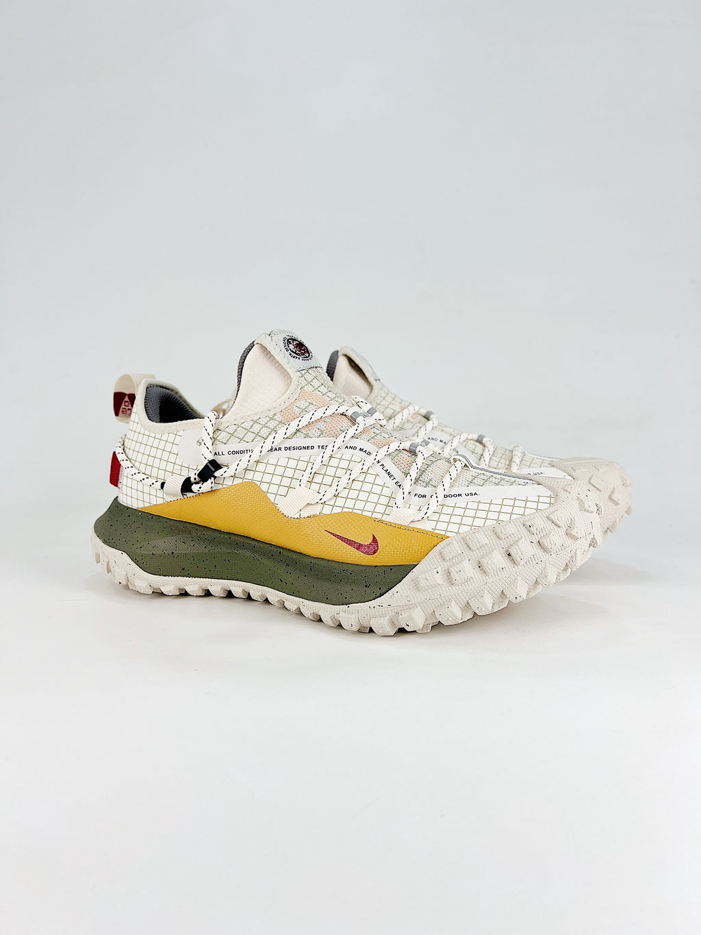 Nike ACG Mountain Fly Low - Sail, Gold & Olive