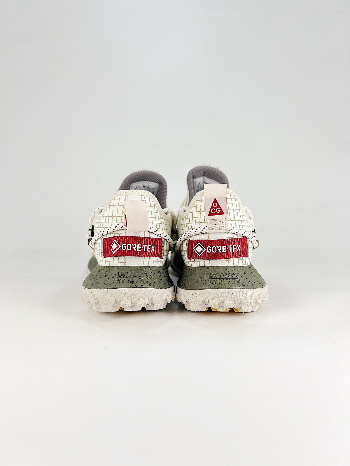Nike ACG Mountain Fly Low - Sail, Gold & Olive