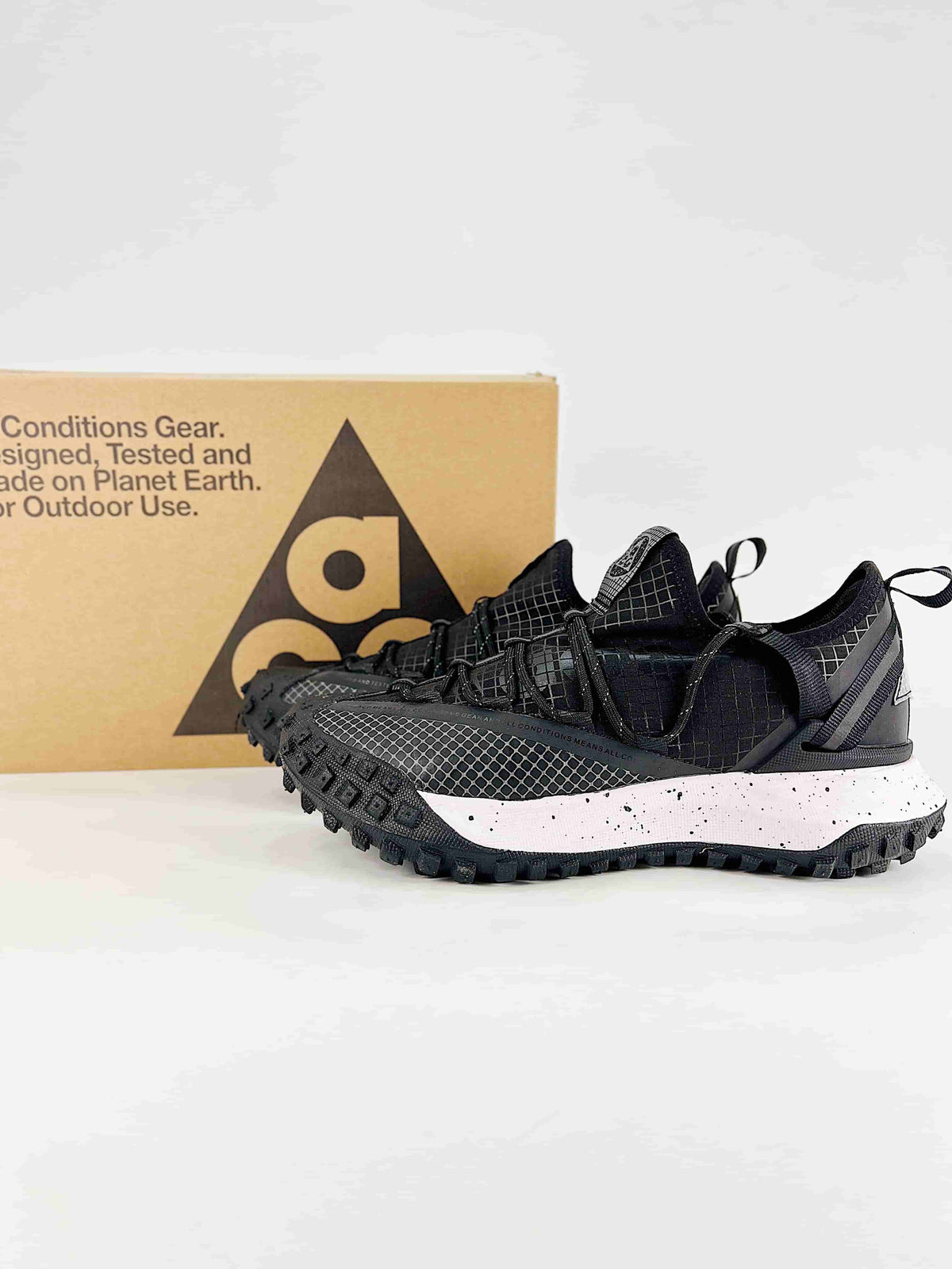 Nike ACG Mountain Fly Sneakers - Black & White