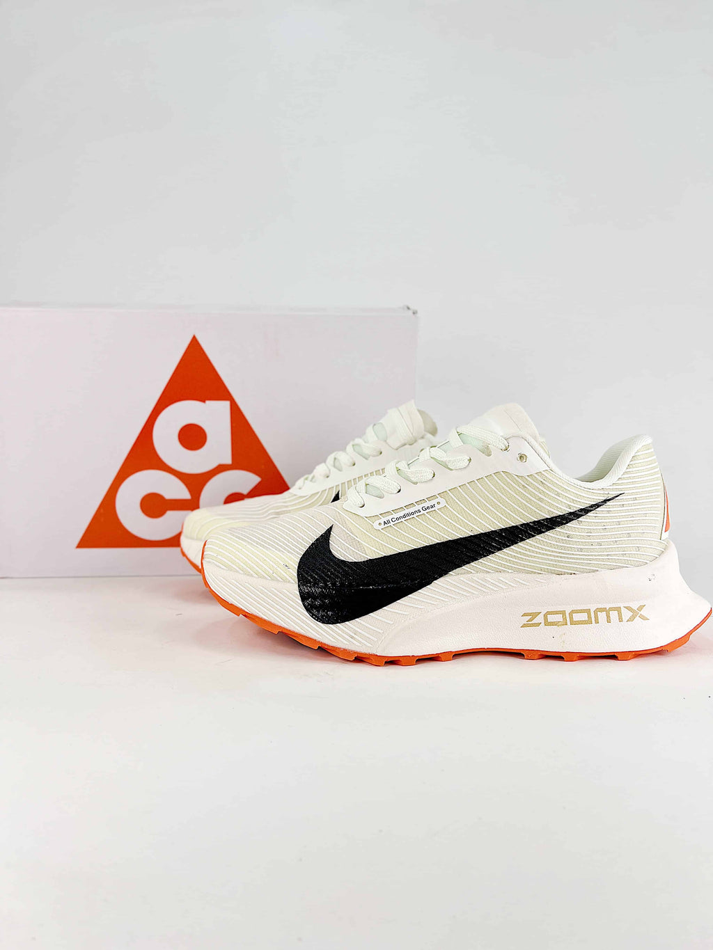 Nike ACG Sneakers - Cream & Orange