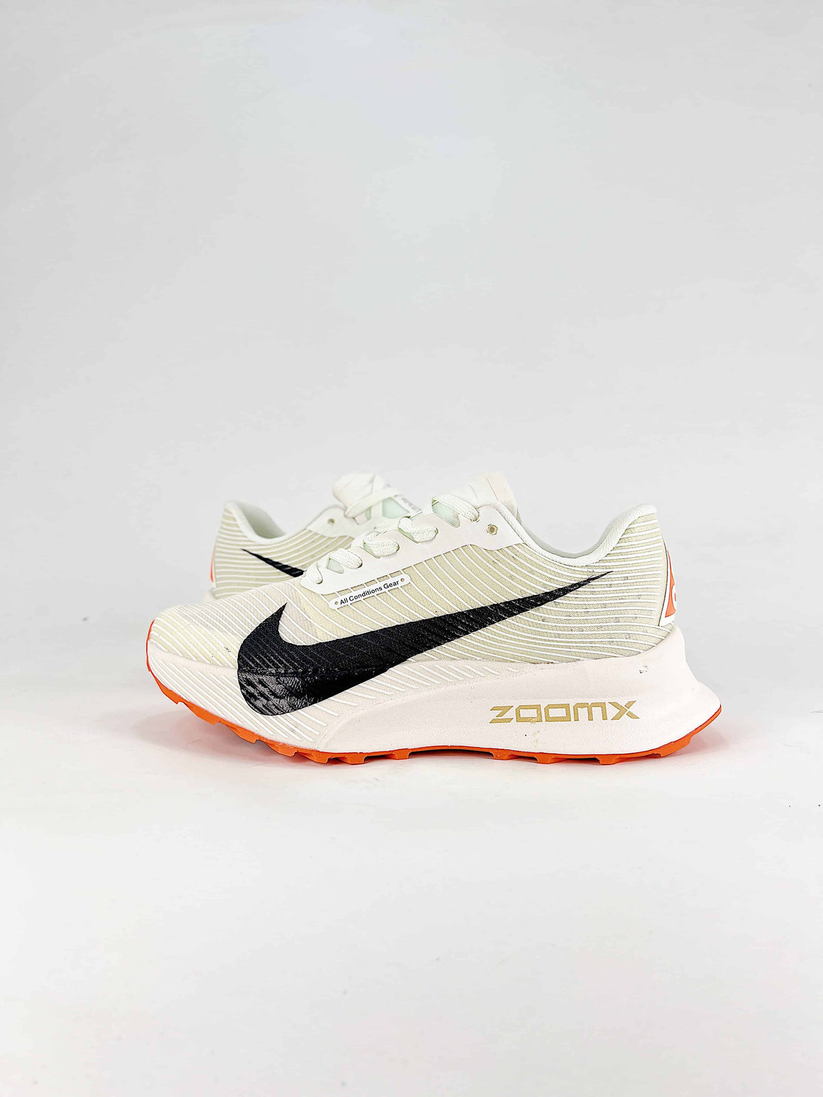 Nike ACG Sneakers - Cream & Orange