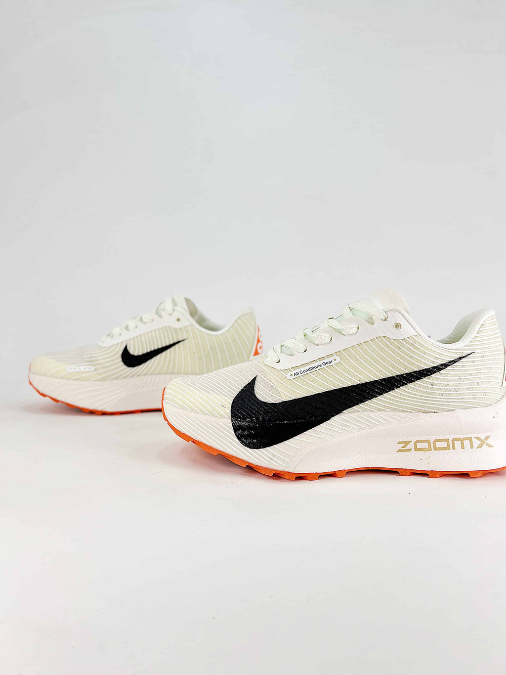 Nike ACG Sneakers - Cream & Orange
