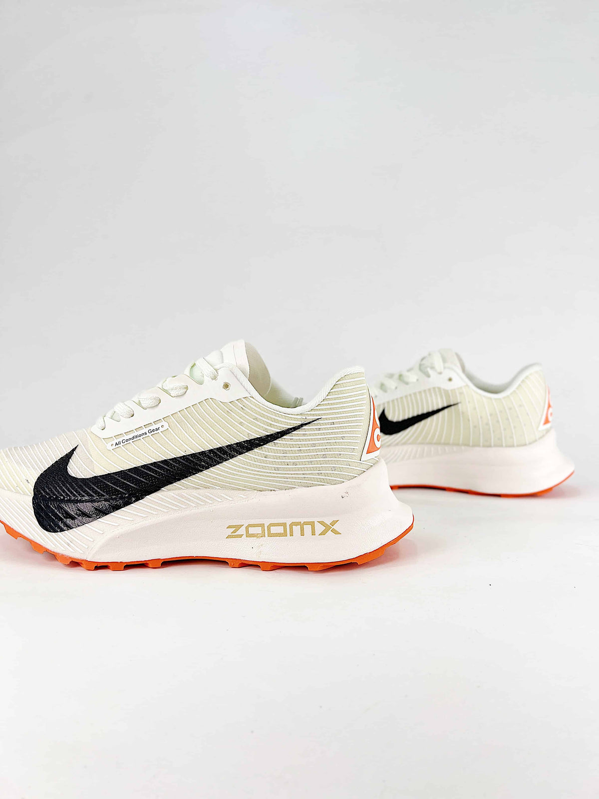 Nike ACG Sneakers - Cream & Orange