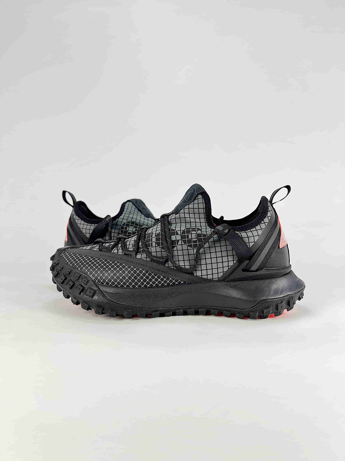 Nike ACG Mountain Fly Low Sneakers - Black & Gray