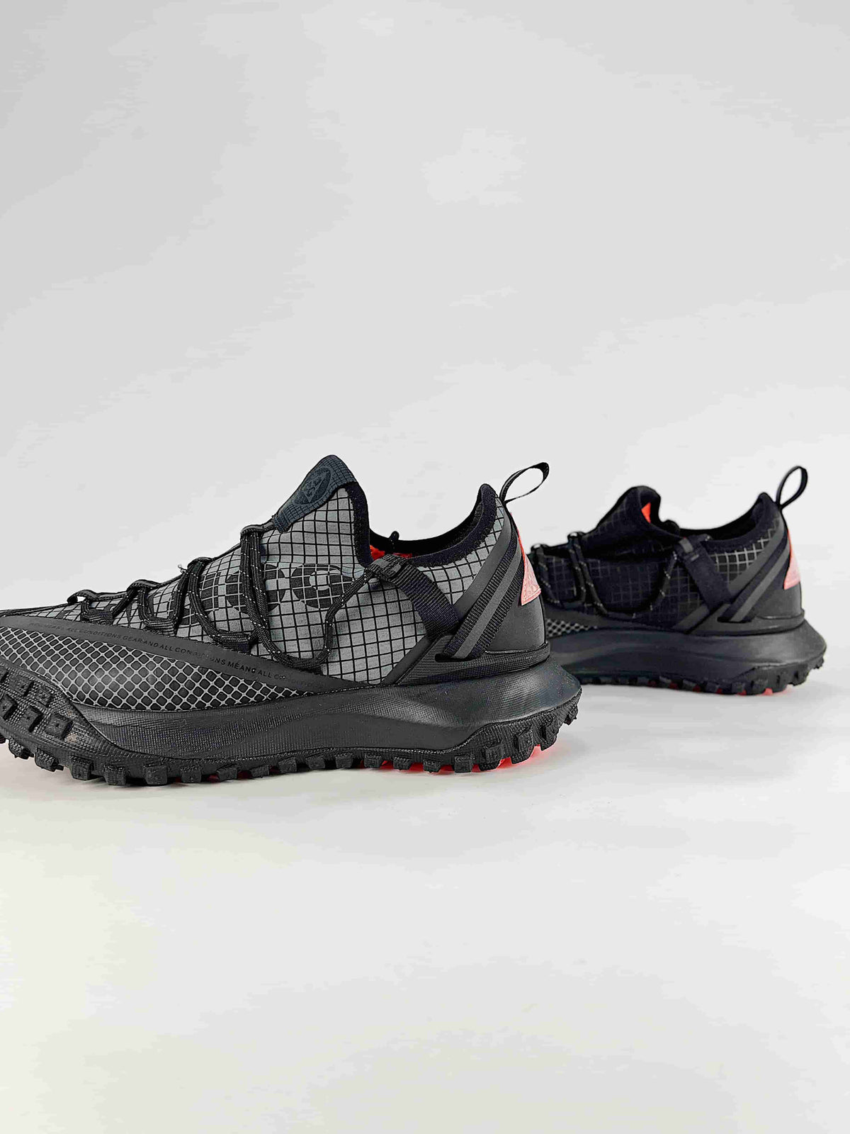 Nike ACG Mountain Fly Low Sneakers - Black & Gray