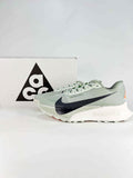 Nike ACG Sneakers - Light Green & Black