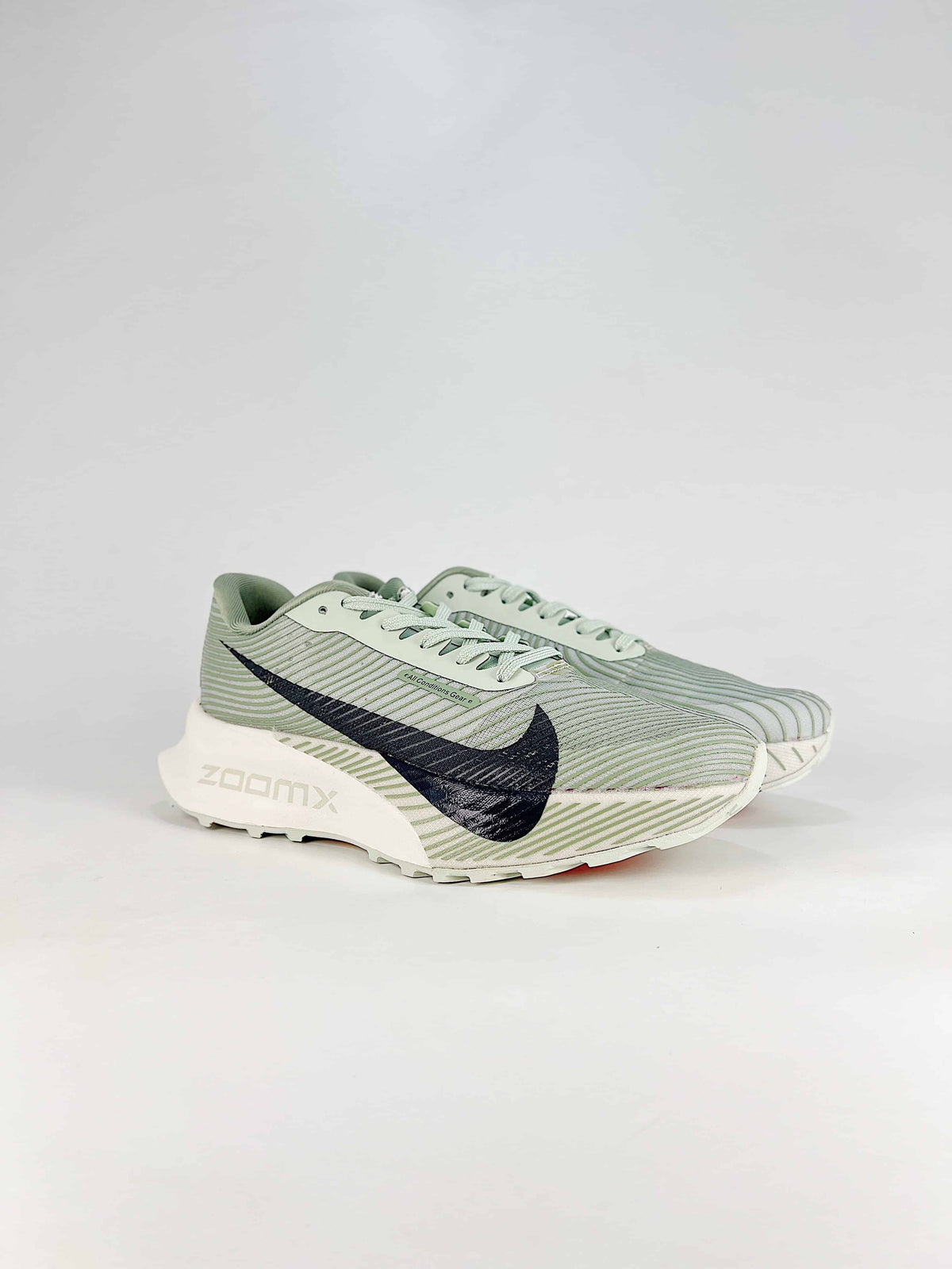 Nike ACG Sneakers - Light Green & Black