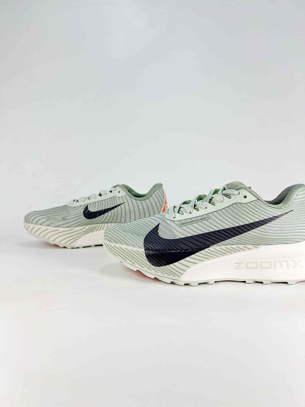 Nike ACG Sneakers - Light Green & Black