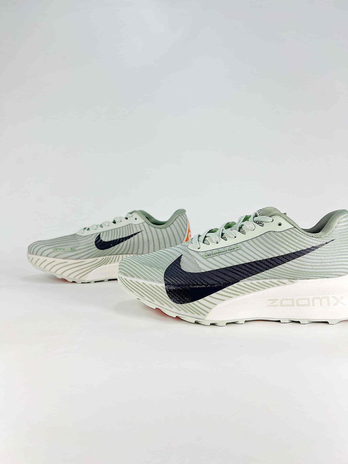 Nike ACG Sneakers - Light Green & Black