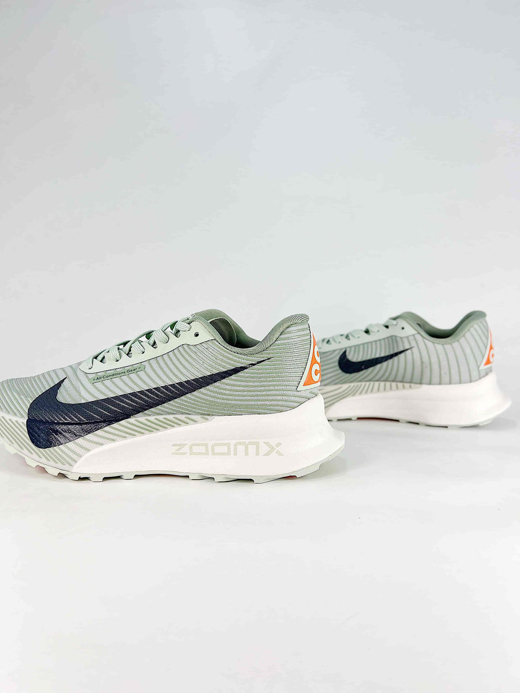 Nike ACG Sneakers - Light Green & Black