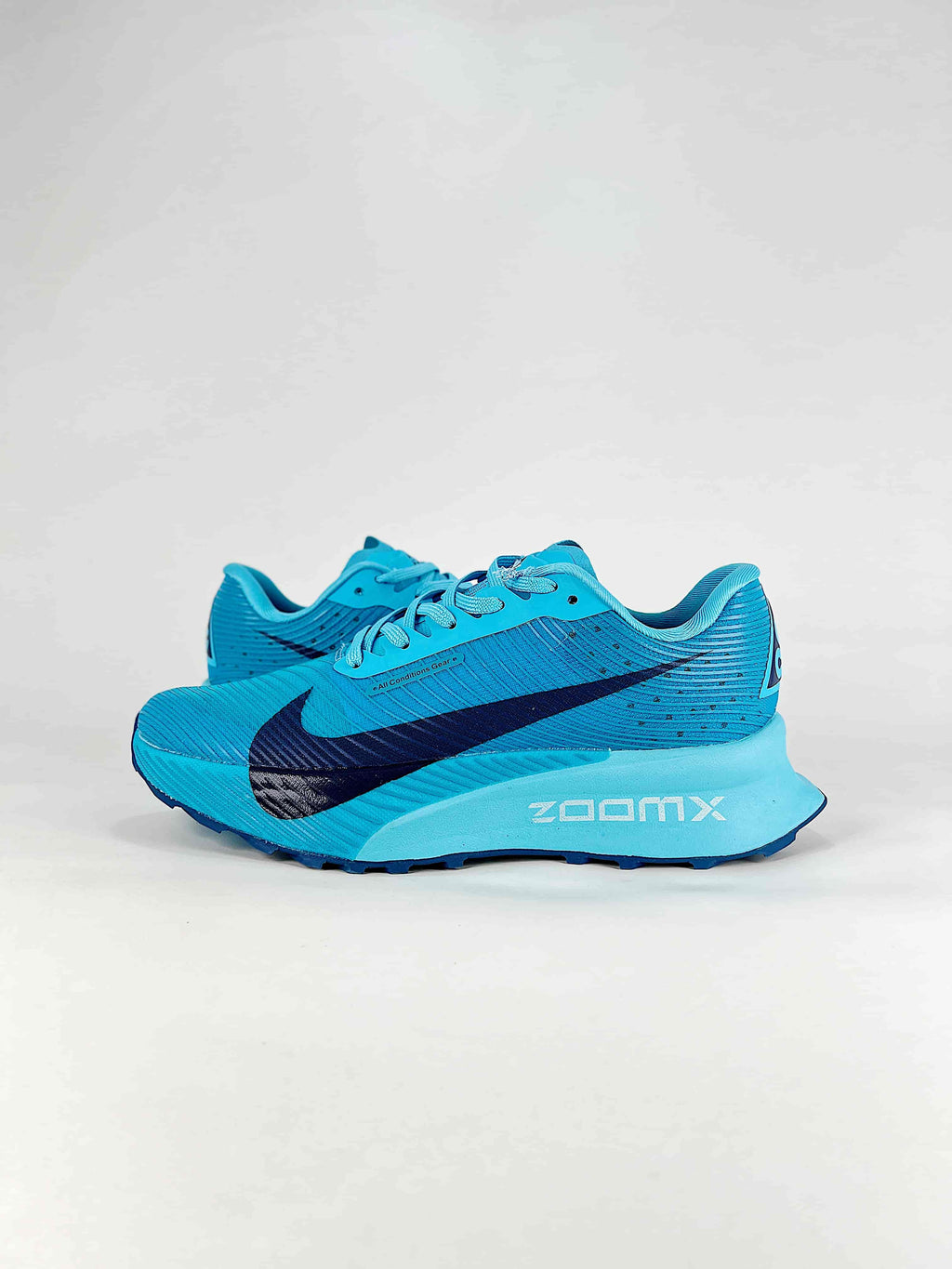 Nike ACG Sneakers - Bright Cyan