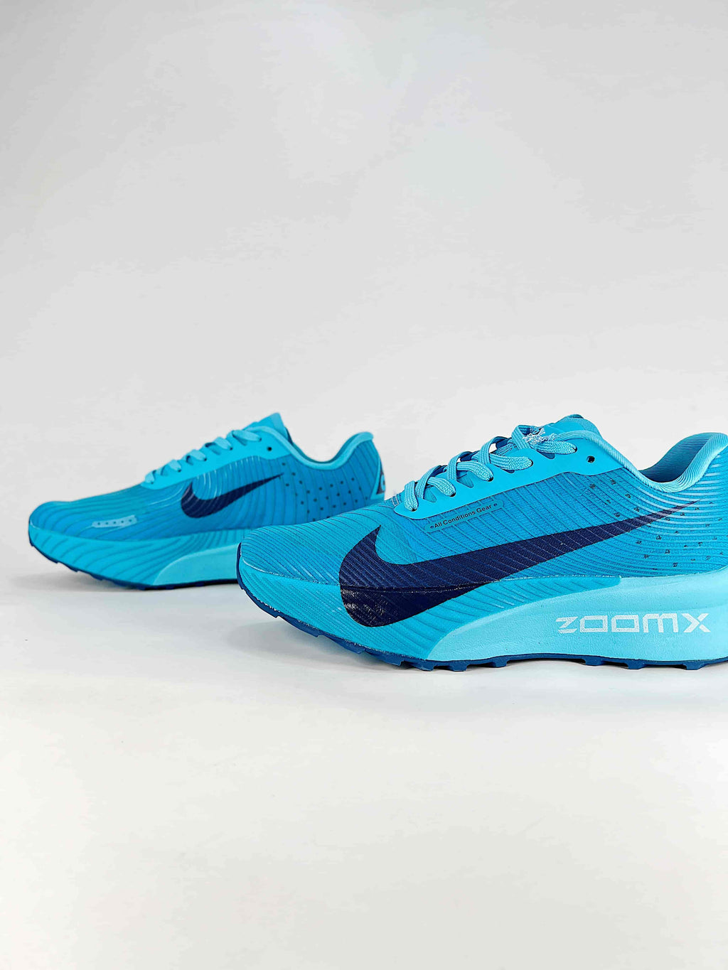 Nike ACG Sneakers - Bright Cyan