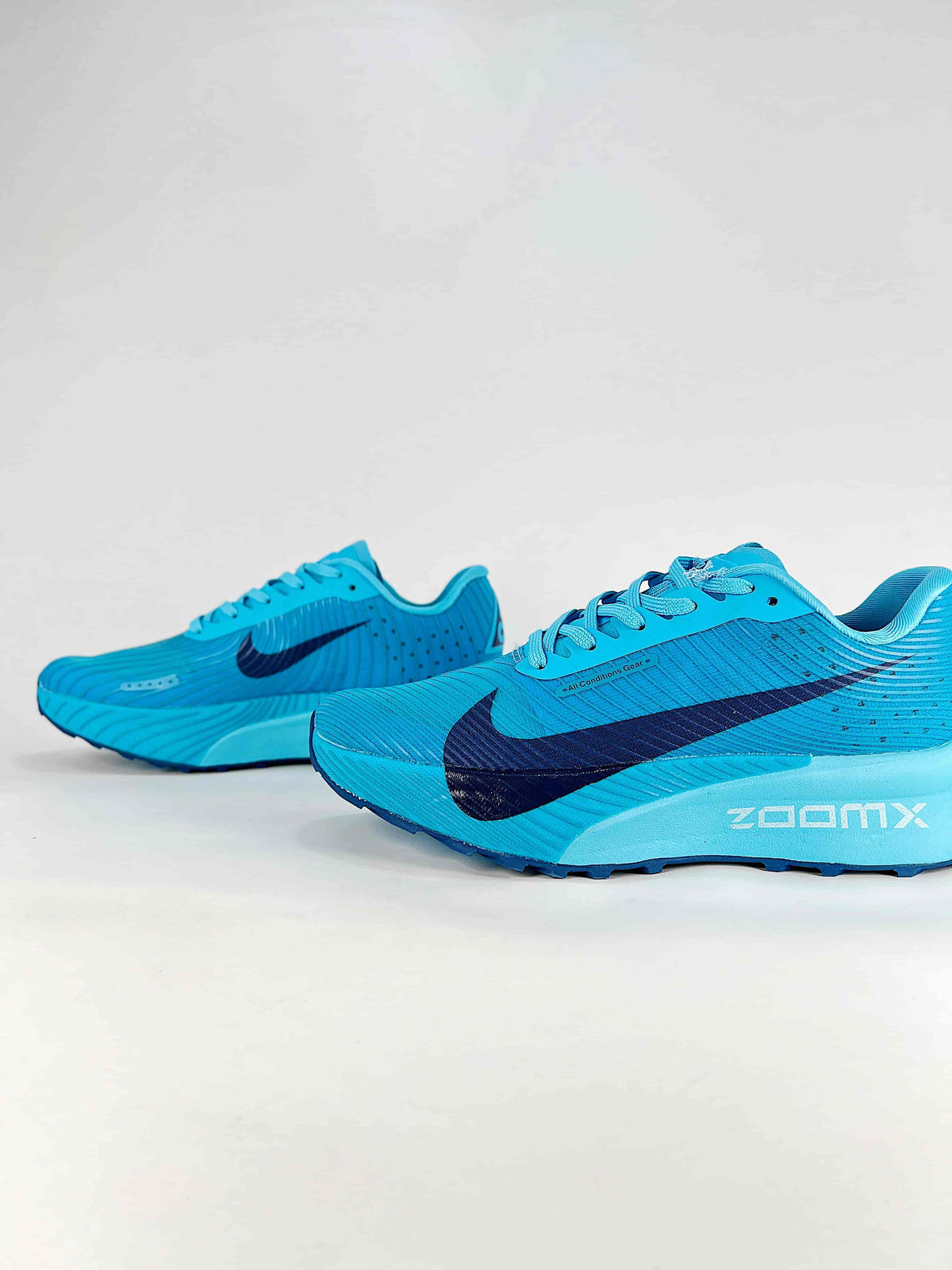Nike ACG Sneakers - Bright Cyan