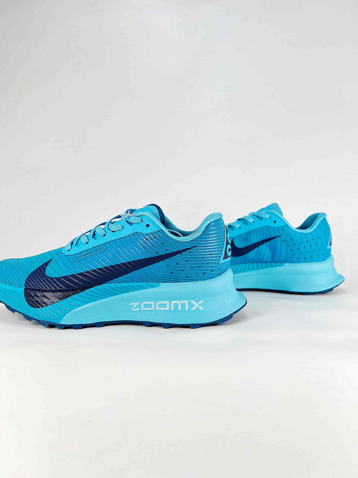 Nike ACG Sneakers - Bright Cyan