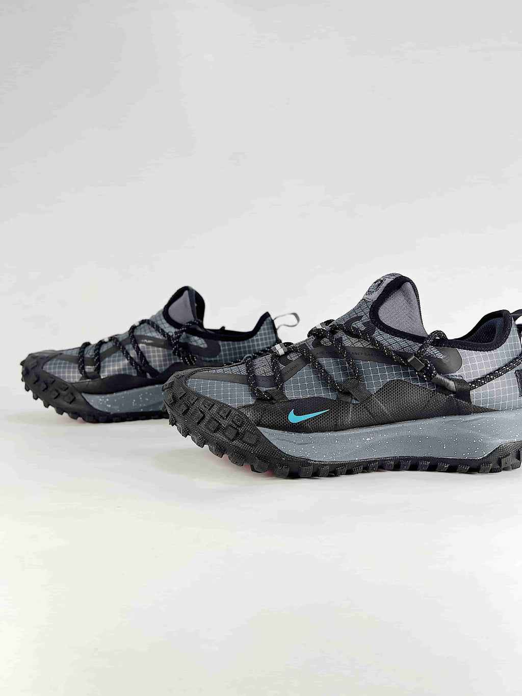 Nike ACG Mountain Fly Low - Black Iridescent