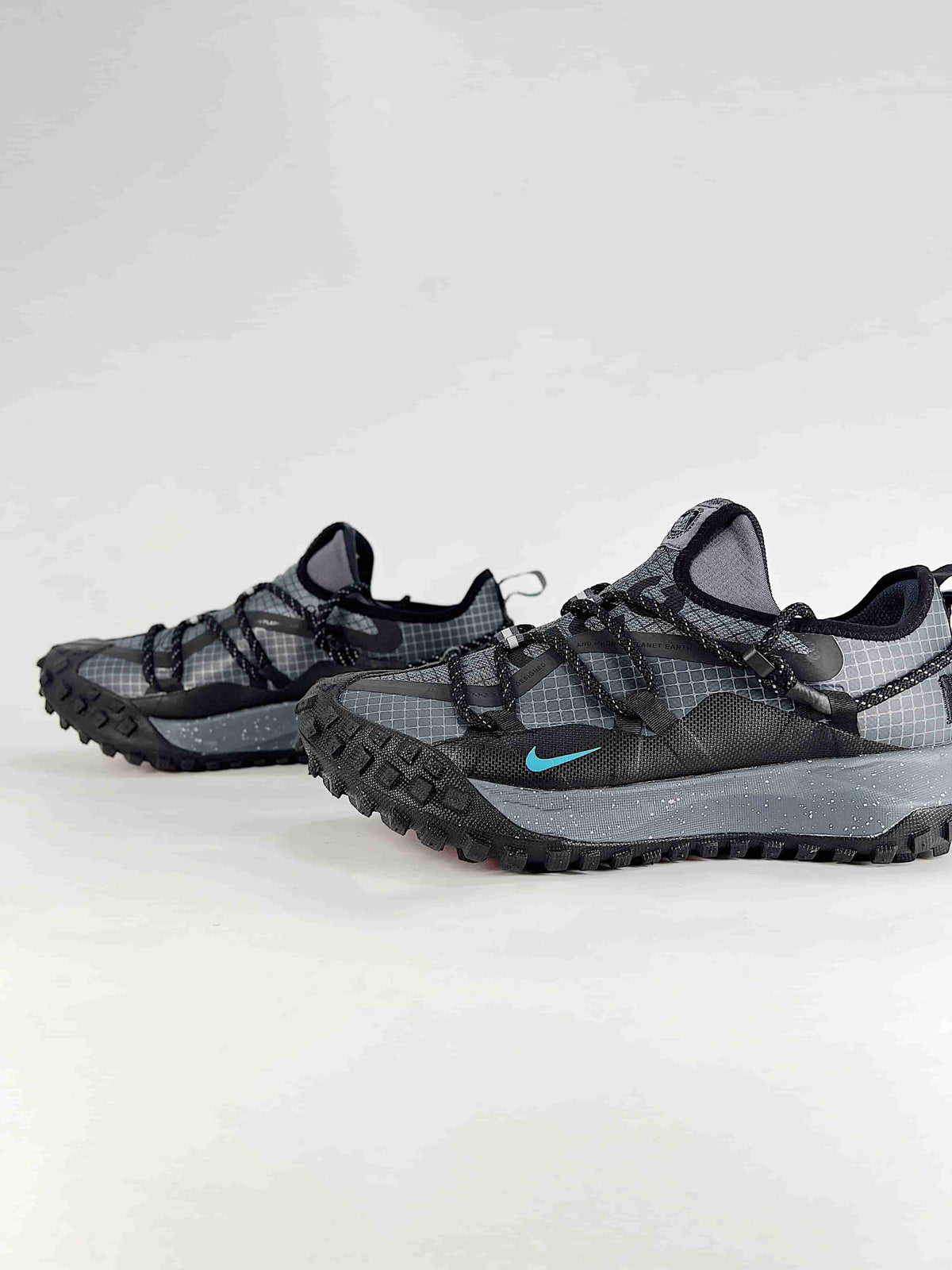 Nike ACG Mountain Fly Low - Black Iridescent
