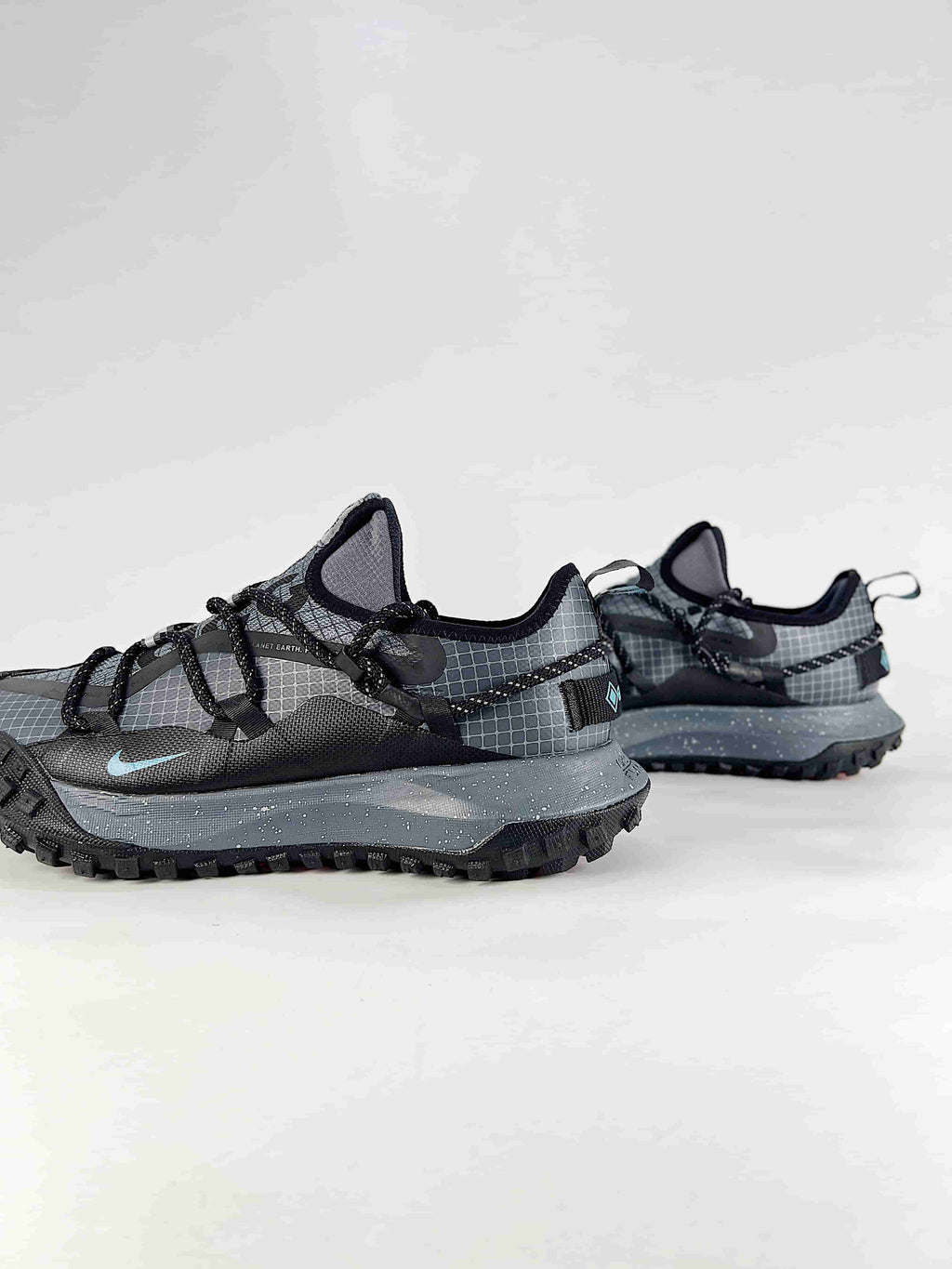 Nike ACG Mountain Fly Low - Black Iridescent