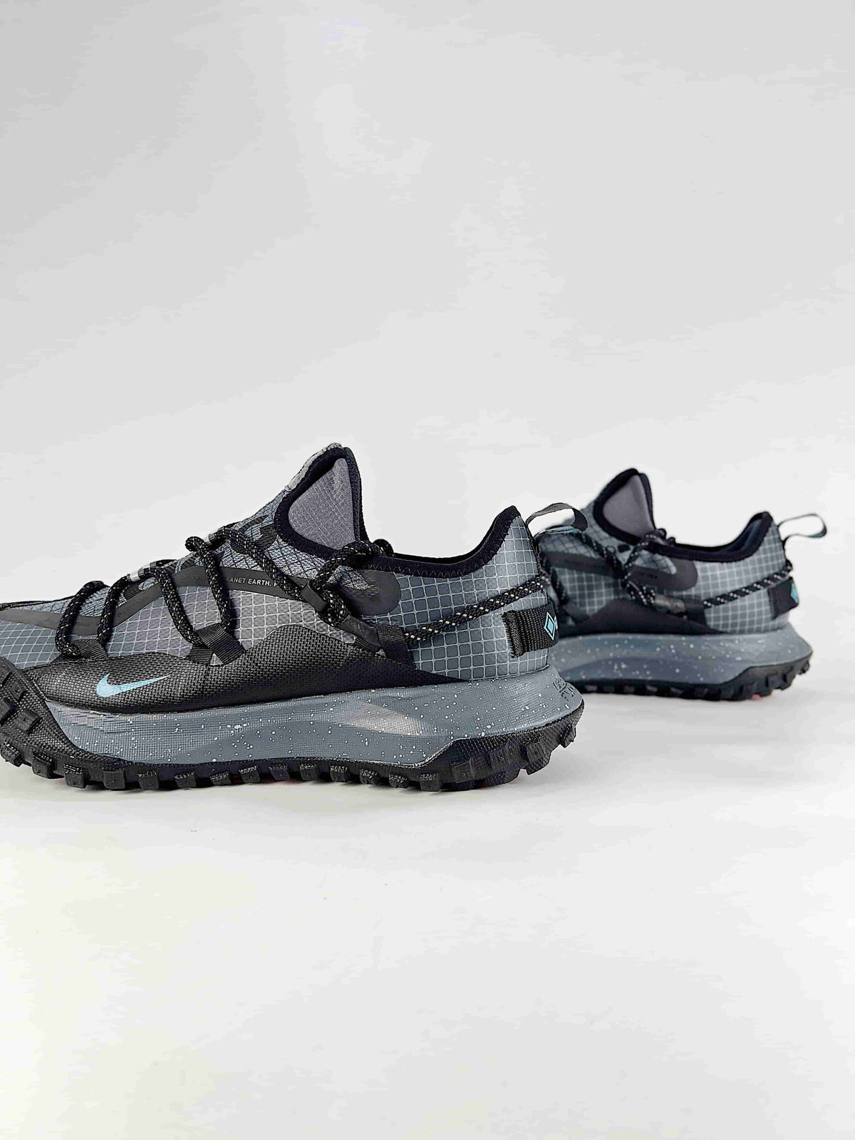 Nike ACG Mountain Fly Low - Black Iridescent