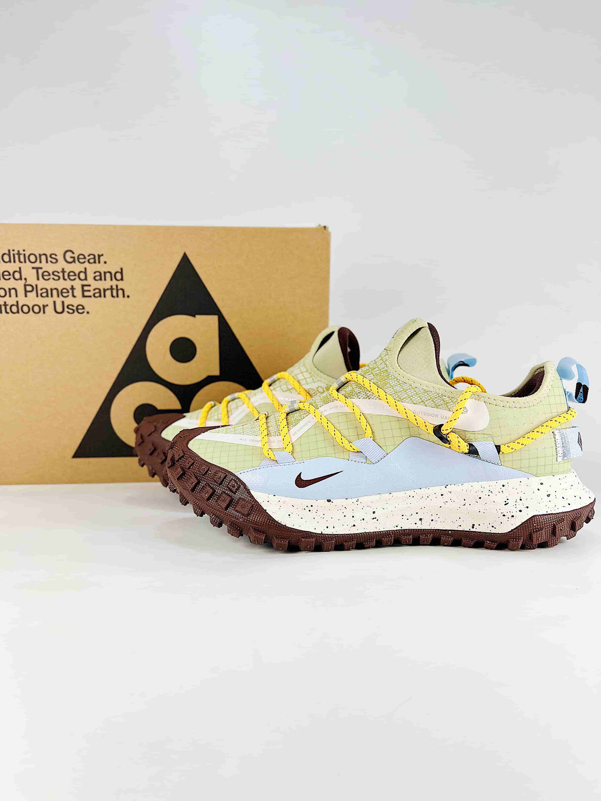 Nike ACG Mountain Fly Low Sneakers - Olive Aura