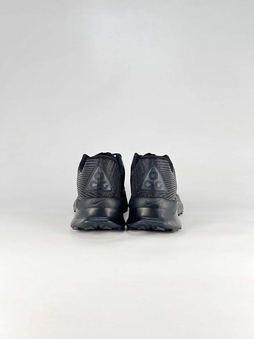 Nike ACG Sneakers - Triple Black