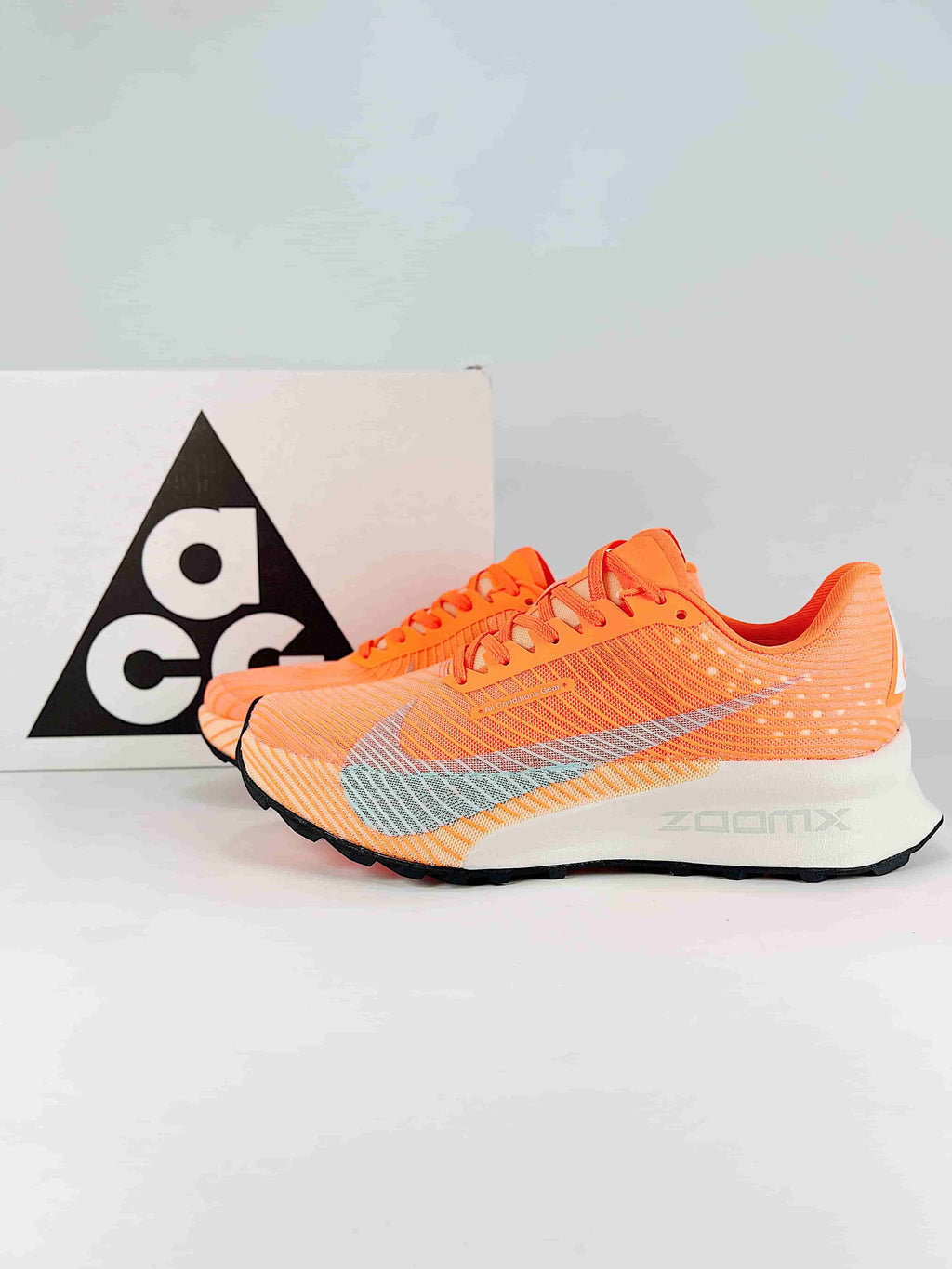 Nike ACG Sneakers - Bright Orange