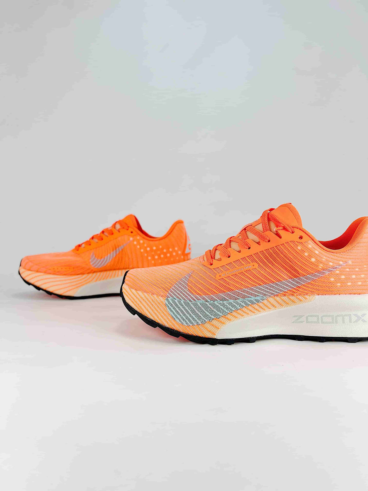 Nike ACG Sneakers - Bright Orange