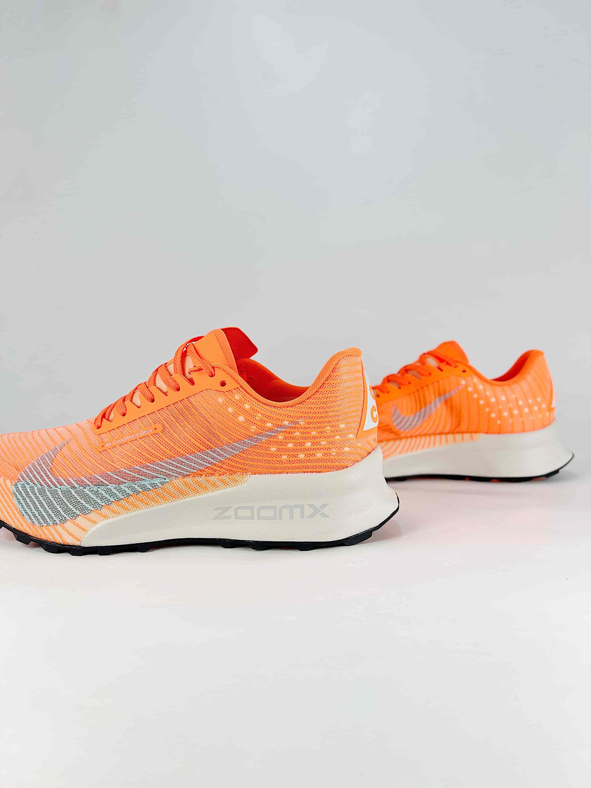 Nike ACG Sneakers - Bright Orange