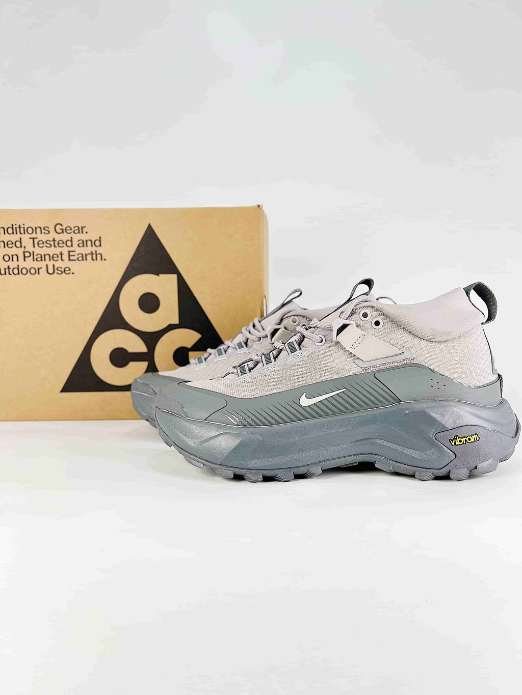 Nike ACG Hiking Boots - Gray & Beige