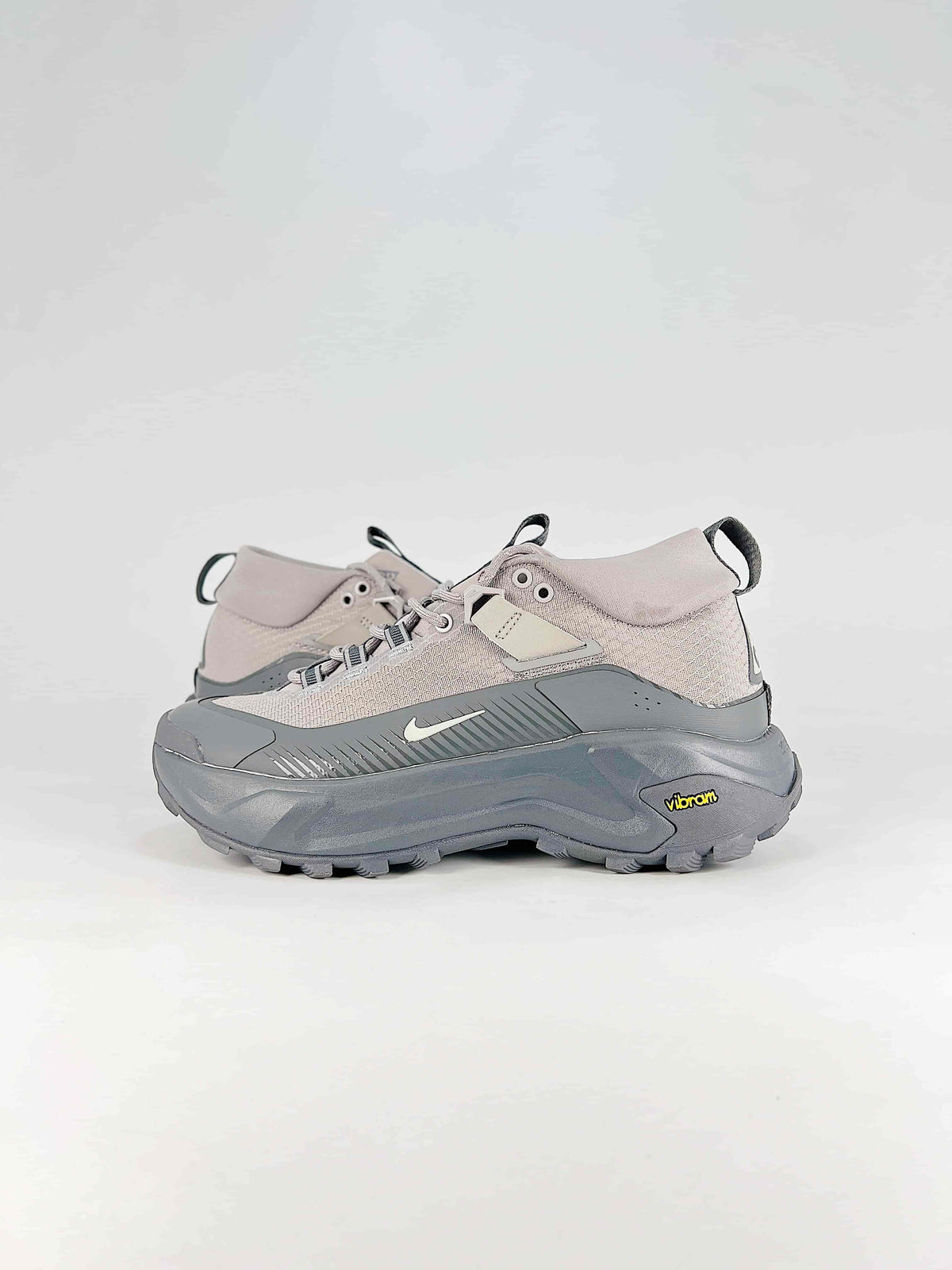 Nike ACG Hiking Boots - Gray & Beige