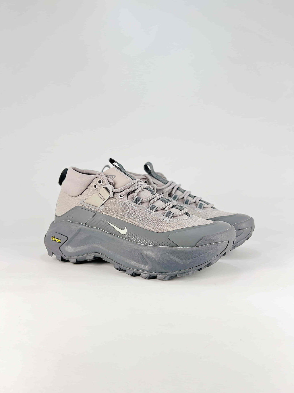 Nike ACG Hiking Boots - Gray & Beige