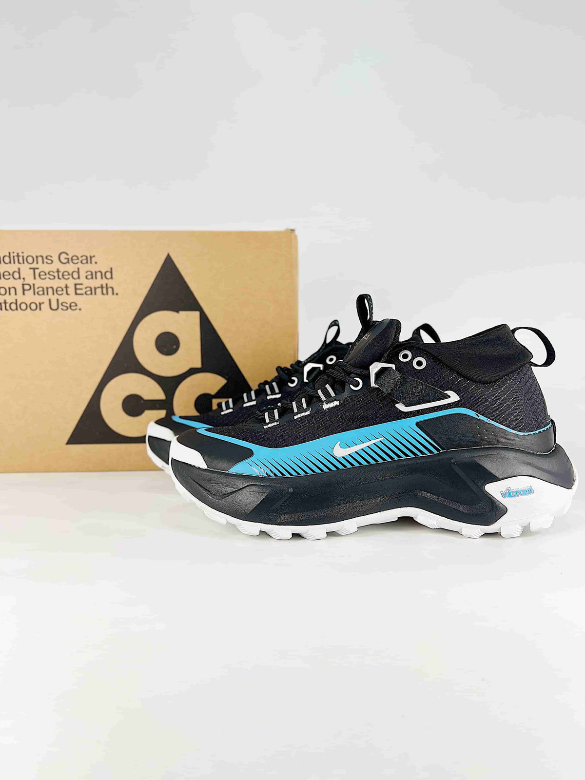 Nike ACG Sneakers - Black, Blue & White